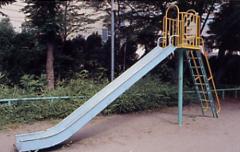 公園の滑り台